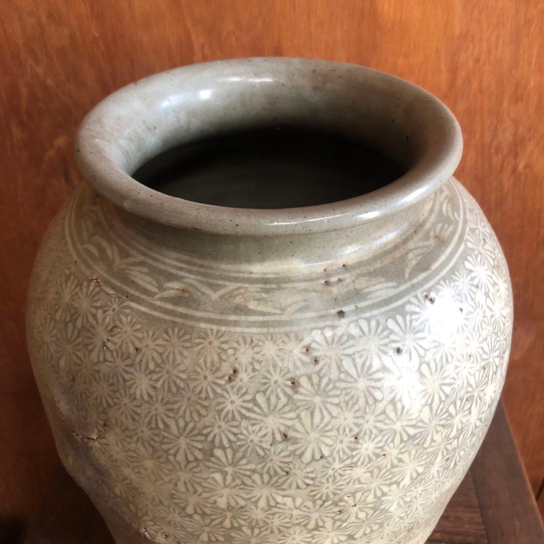 類品の少ない李朝花三島大壺桐箱入