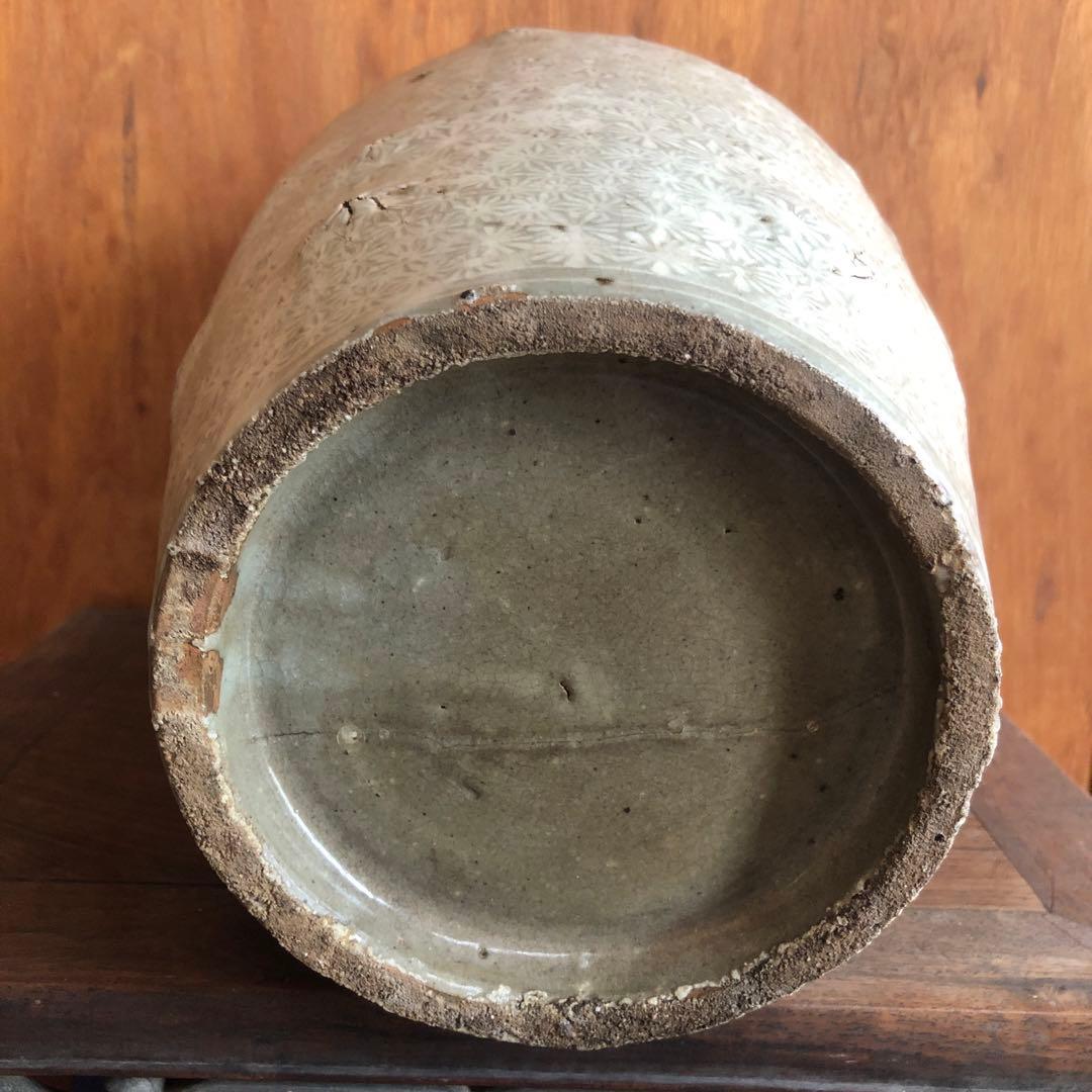 類品の少ない李朝花三島大壺桐箱入