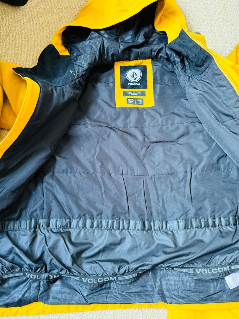 値下げしました。VOLCOM スノーボードウェア セット