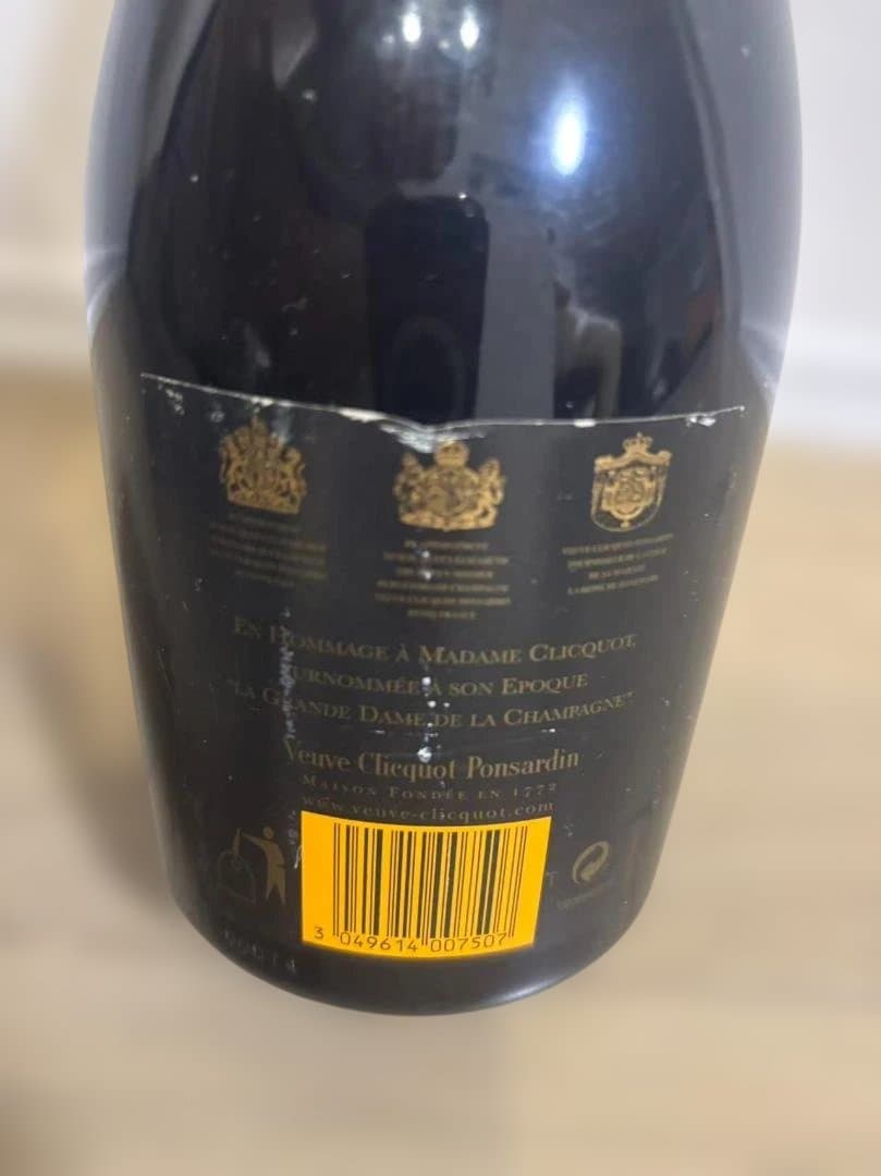 ヴーヴ クリコ ラ・グランダム 1996　エミリオ・プッチ