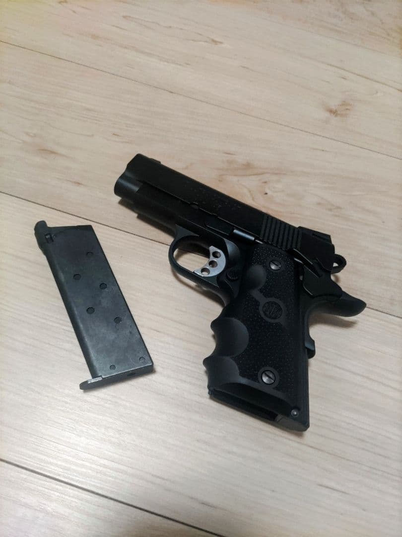 東京マルイ V10 Ultra Compact(ウルトラコンパクト） BLACK