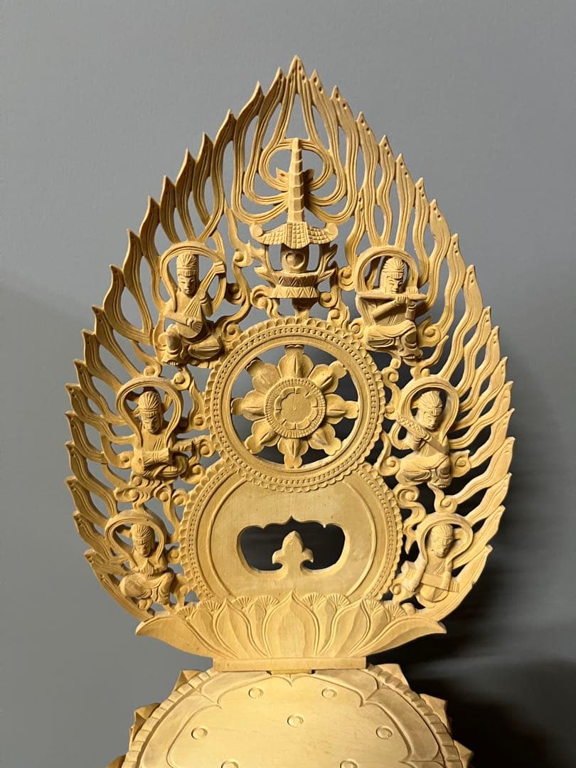 特別値下　仏像　柘植　木彫　座釈迦　台座付　飛天光背　アクリルケース付き　18