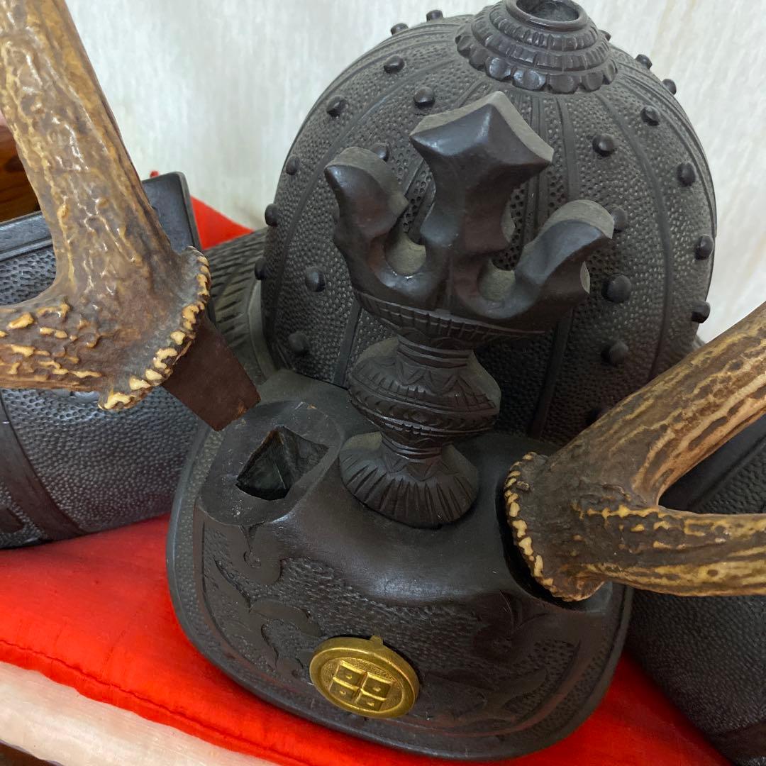 刀掛け 武具 二本掛け 兜置物 骨董品 古美術品 木彫 兜 鹿角 太刀 刀台 鹿