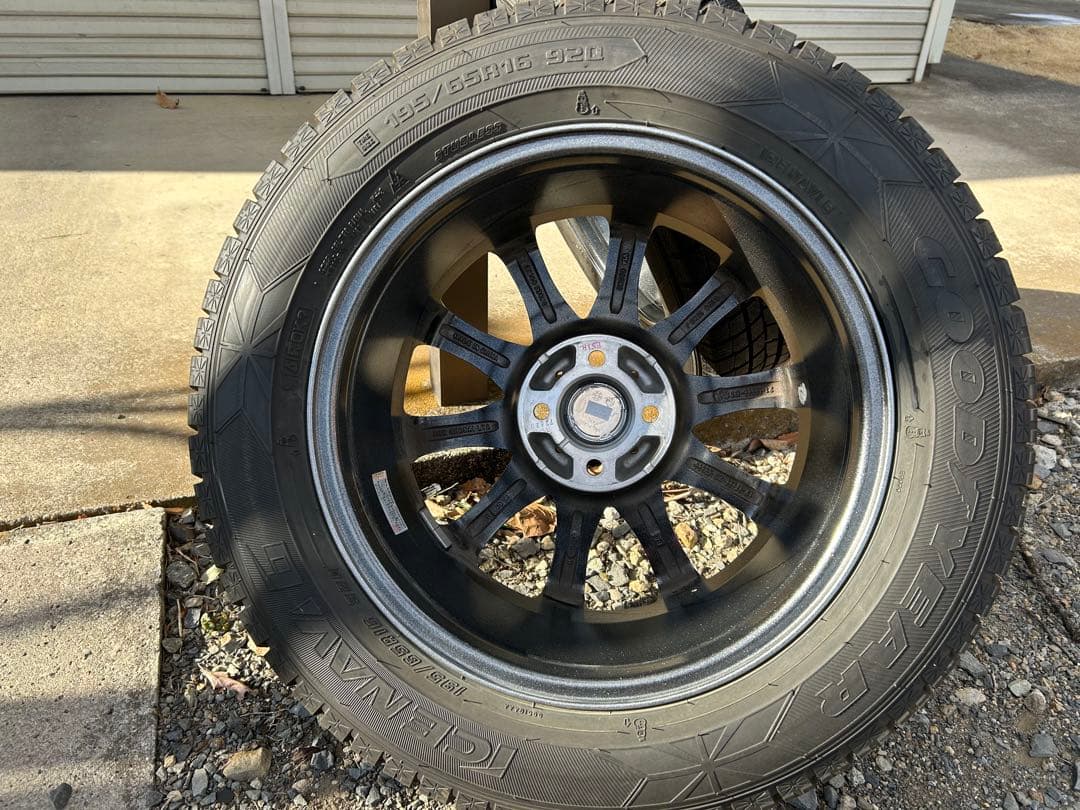 トヨタ・ライズ・ロッキースタッドレスタイヤホイールセット