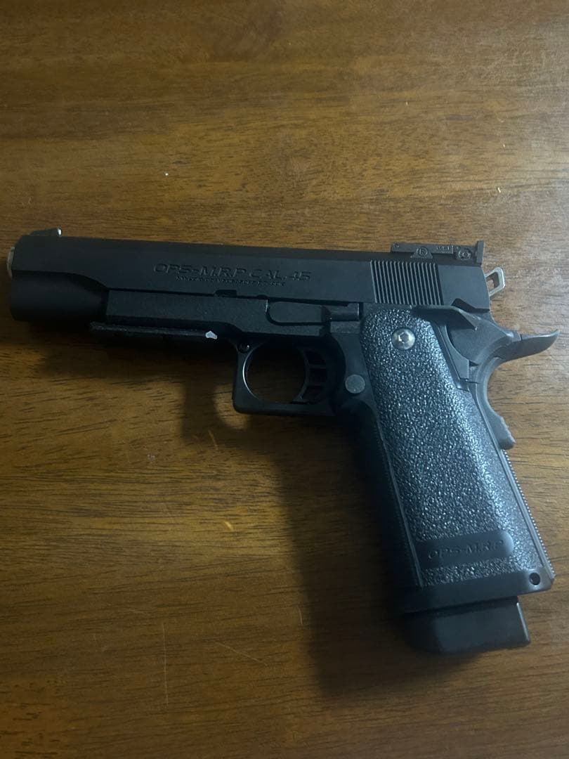 ガスガン ブラック マガジン付き