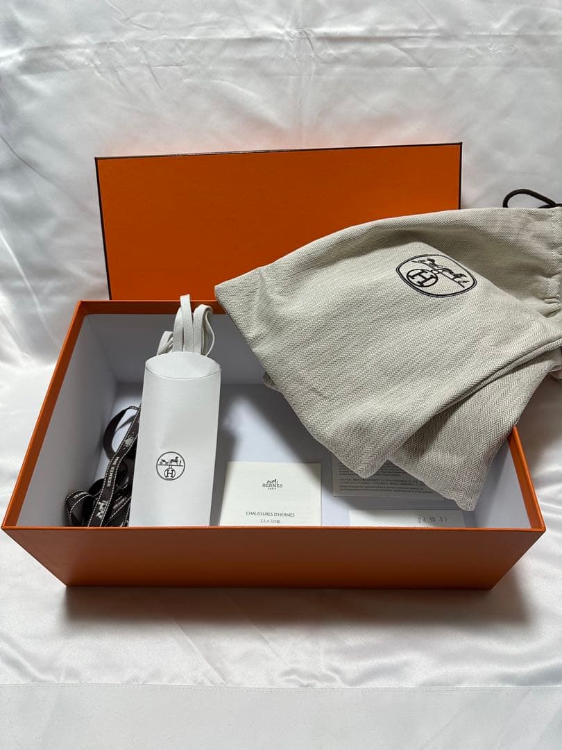 HERMES箱と巾着袋×2枚と靴紐セット