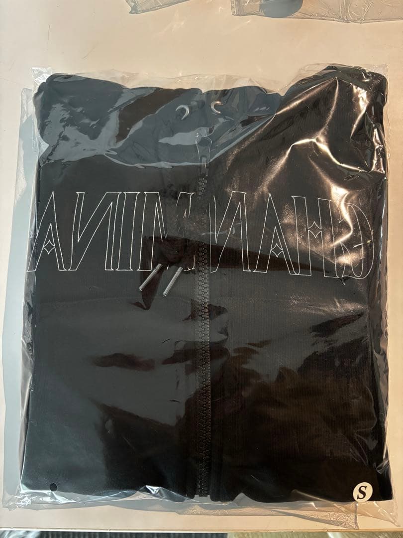 ちゃんみな AREA OF DIAMONDクロップドジップアップフーディ