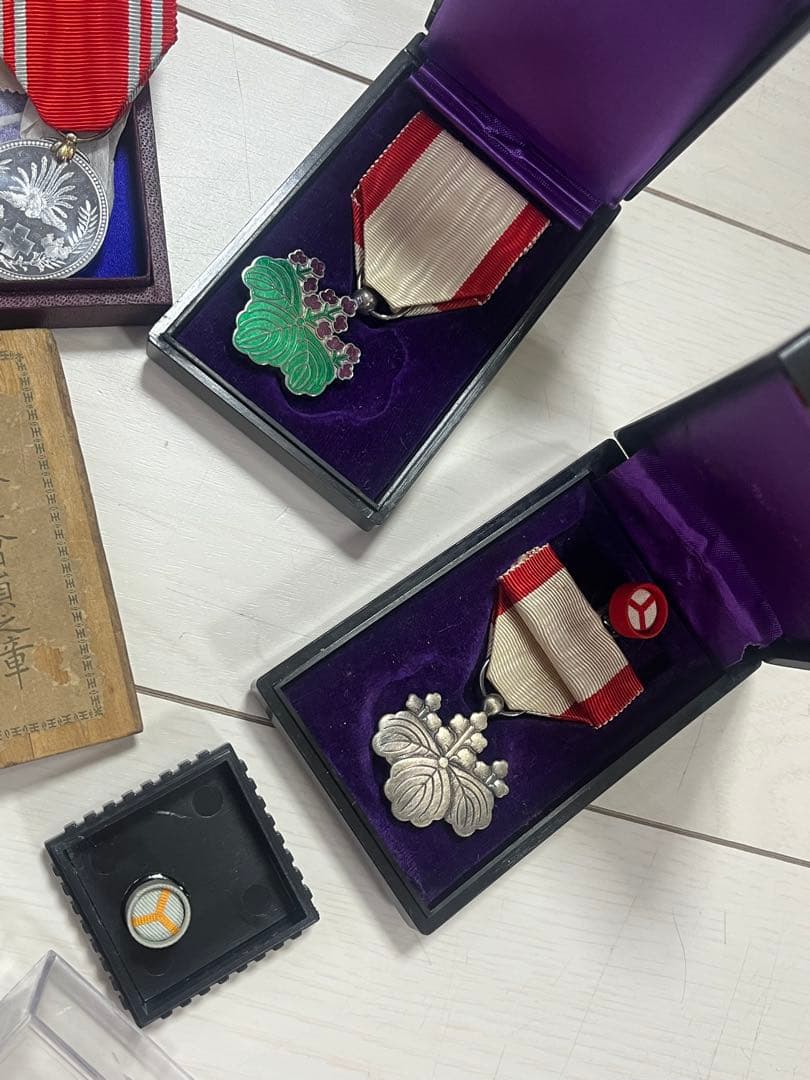 勲八等白色桐葉章 記章 勲章 旧日本軍 当時物 コレクション アンティーク