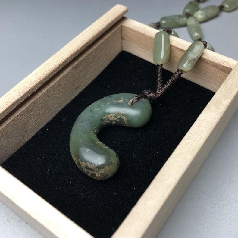 玉製・勾玉・土偶・石器 ペンダント　共箱