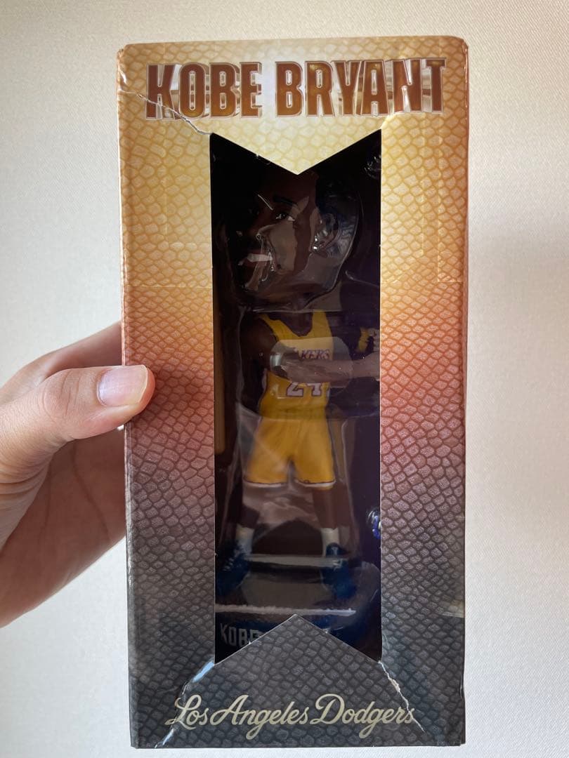 【非売品】 コービーブライアントフィギュアとドジャースミニキャップ セット