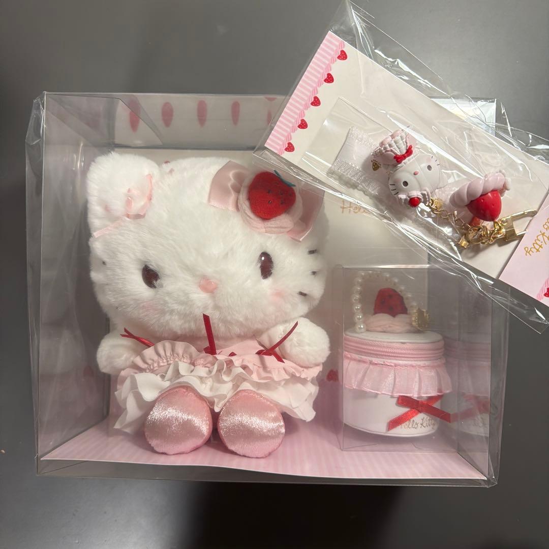 サンリオ ハローキティ いちごホイップケーキ ぬいぐるみアクセサリーケース
