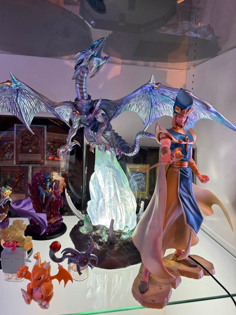 青眼の白龍 LEDライト付きフィギュア