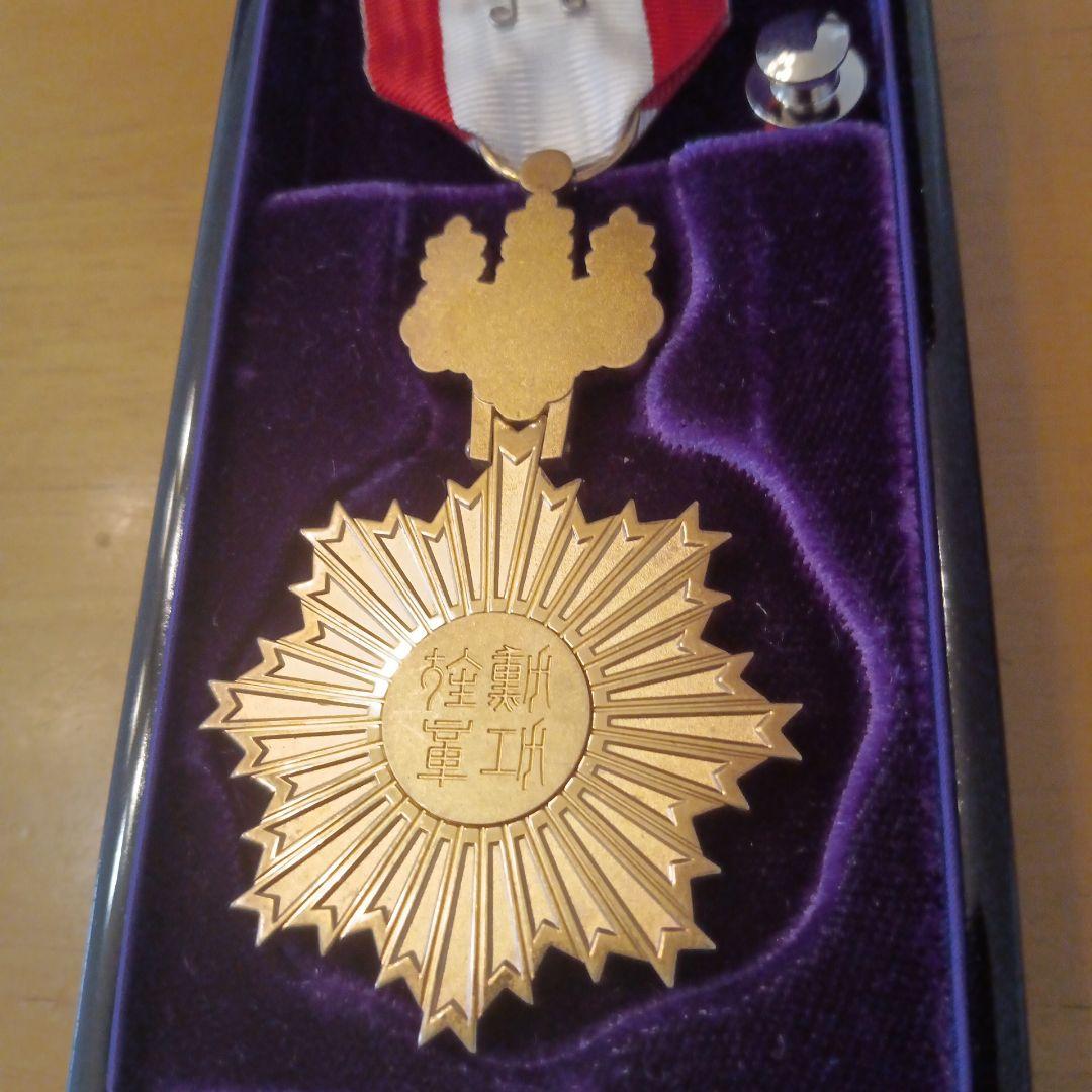 【激レア 極美品】現行 旭日小綬章 旧勲四等 勲章 略綬付き 完品 褒章 徽章