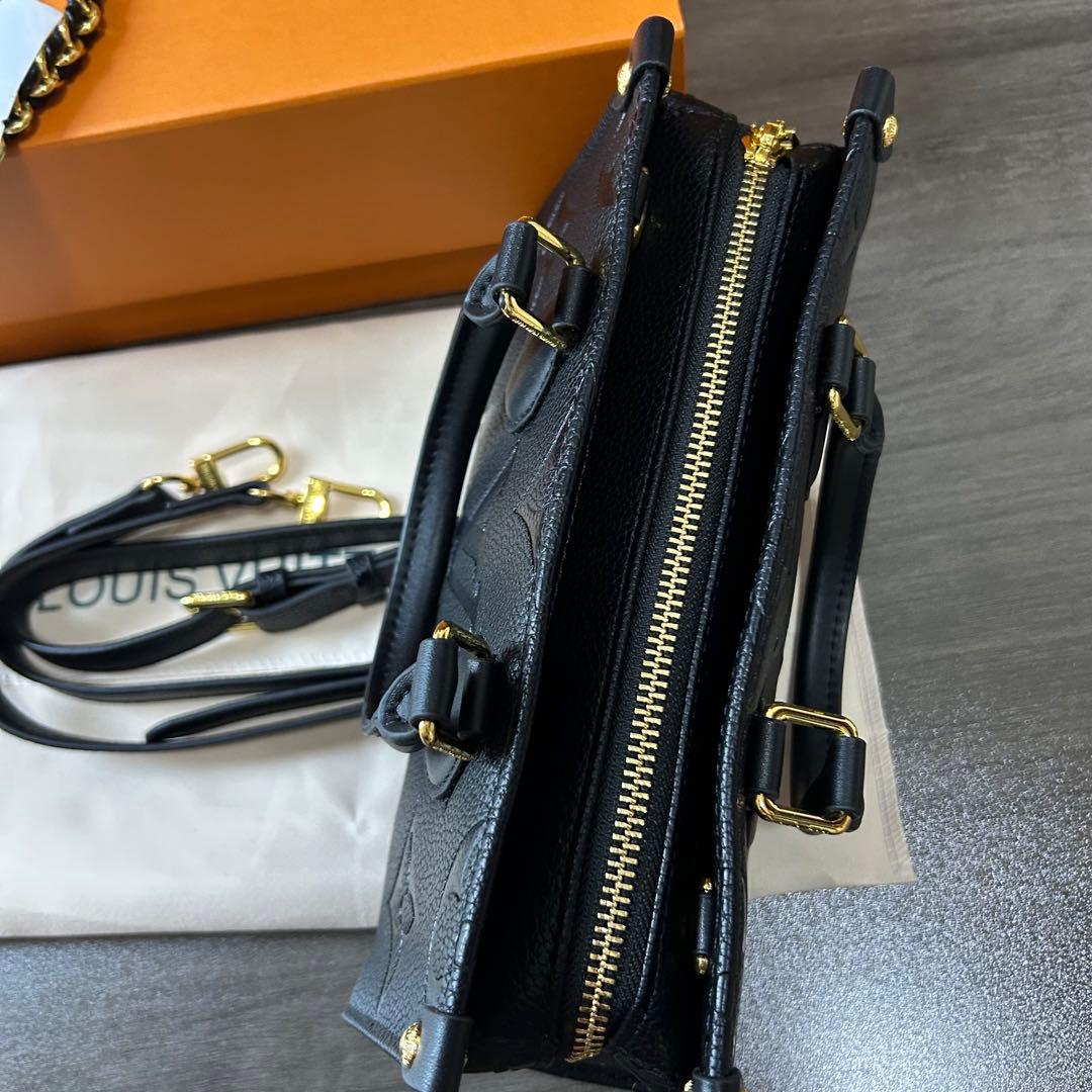 新品同様 ブラック　ショルダーバッグ