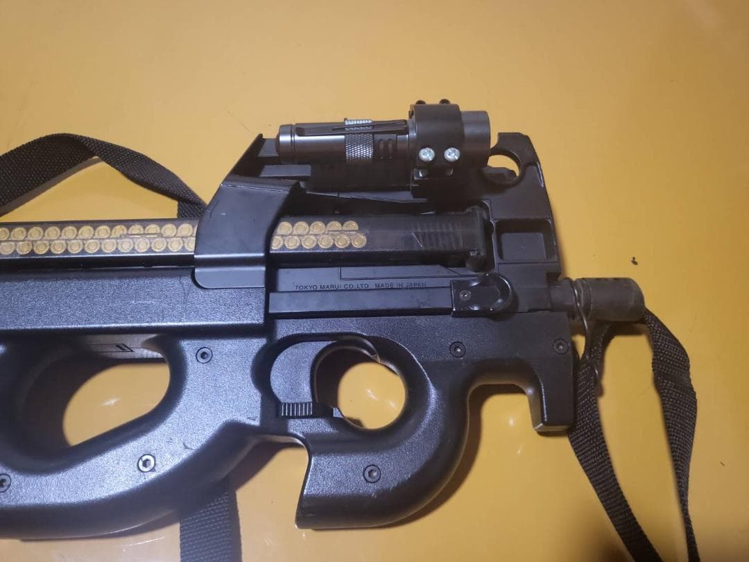 電動ガン　P90ライト付き