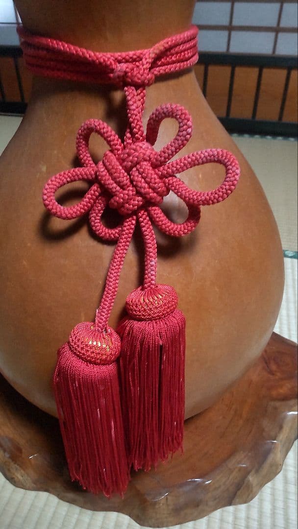 超特大ひょうたん置物、 赤飾り紐付、欅置台セット