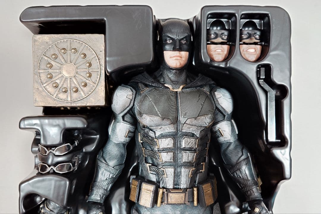 【ホットトイズ】バットマン タクティカル・バットスーツ ボーナスアクセサリー付き