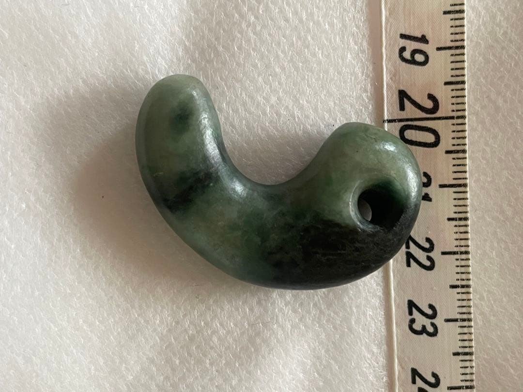 古墳時代　糸魚川　翡翠勾玉　出土品