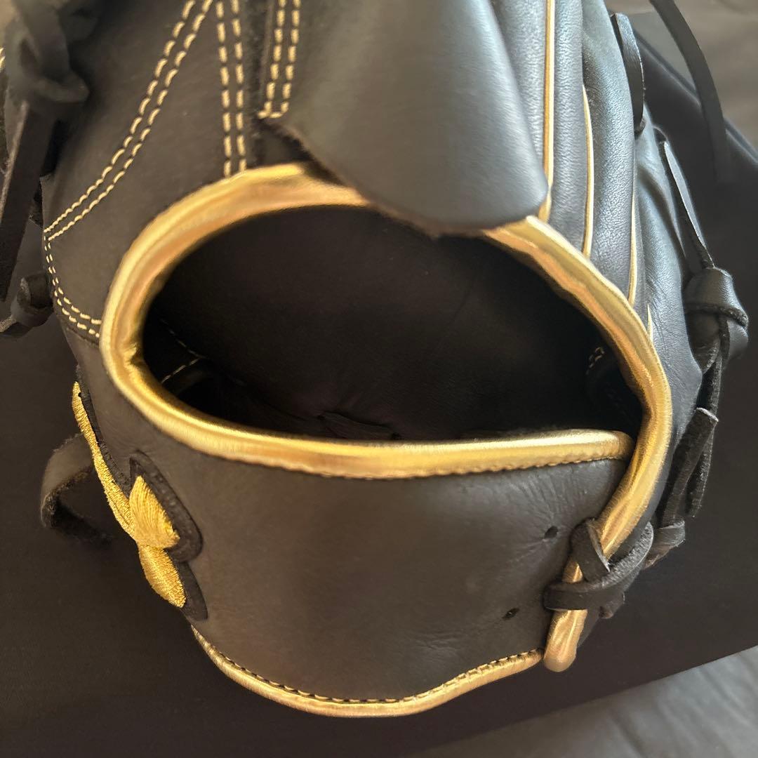 山﨑康晃 グローブ アンダーアーマー