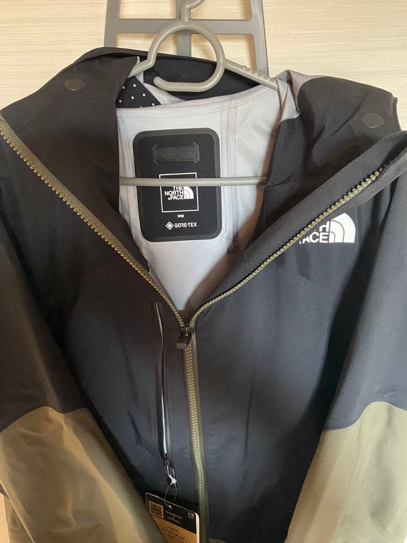 新品未使用　Mサイズ　THE NORTH FACE スノーウェアージャケット