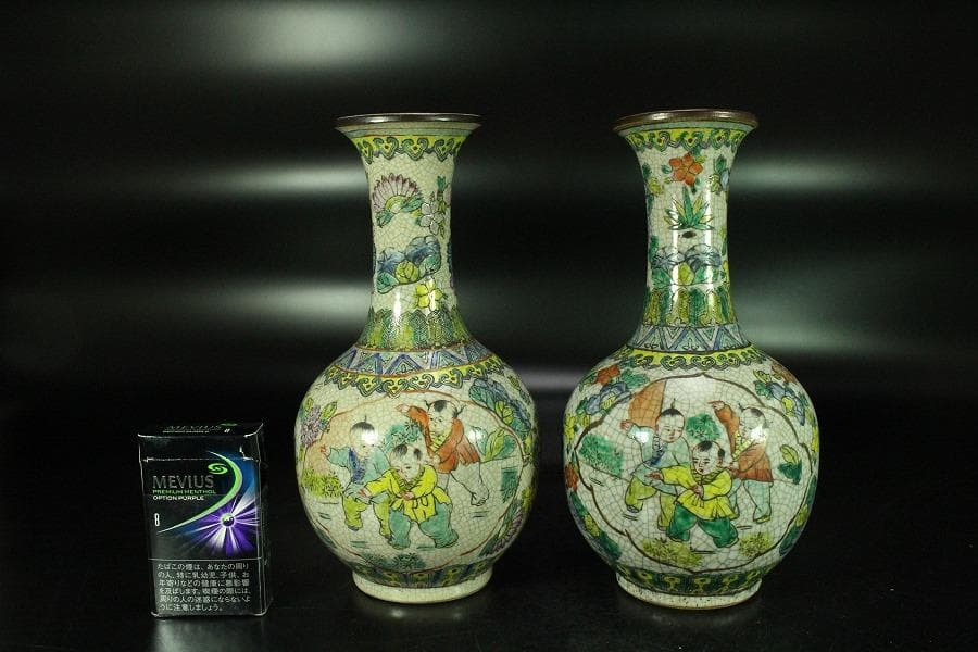 中国美術 色絵 唐子草花紋 瓶 一対 旧家蔵出(MG999)