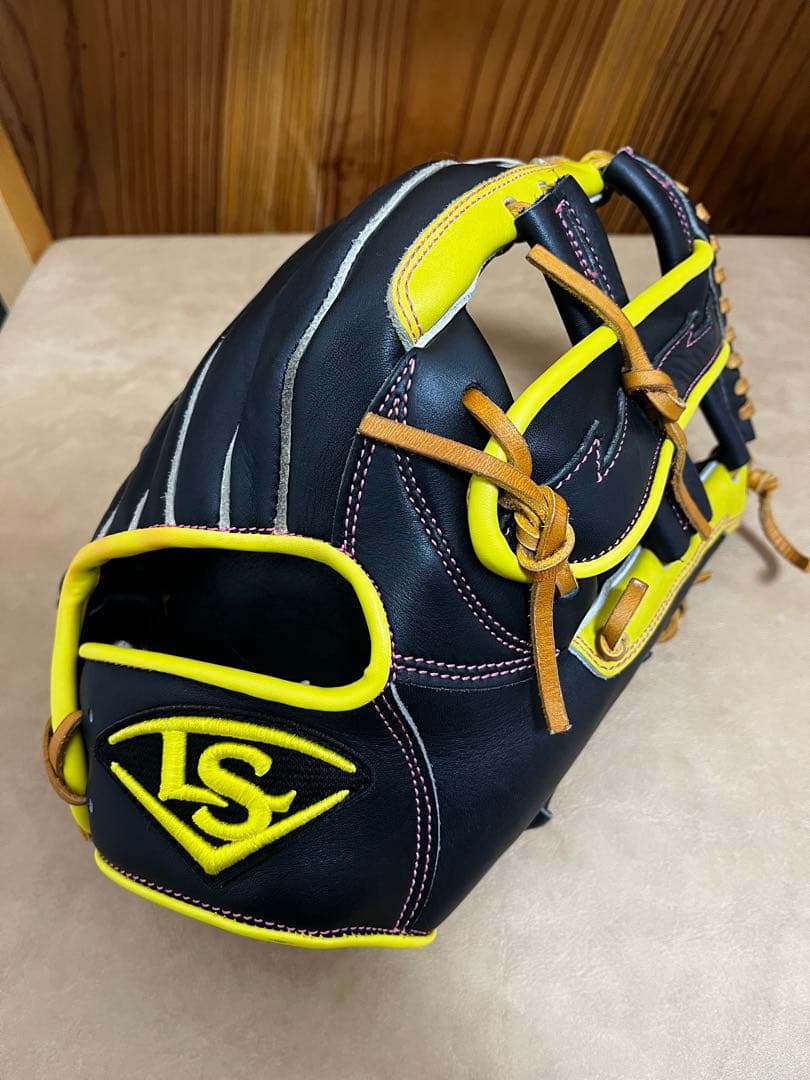 ルイスビルスラッガー 軟式グローブ 黒/黄