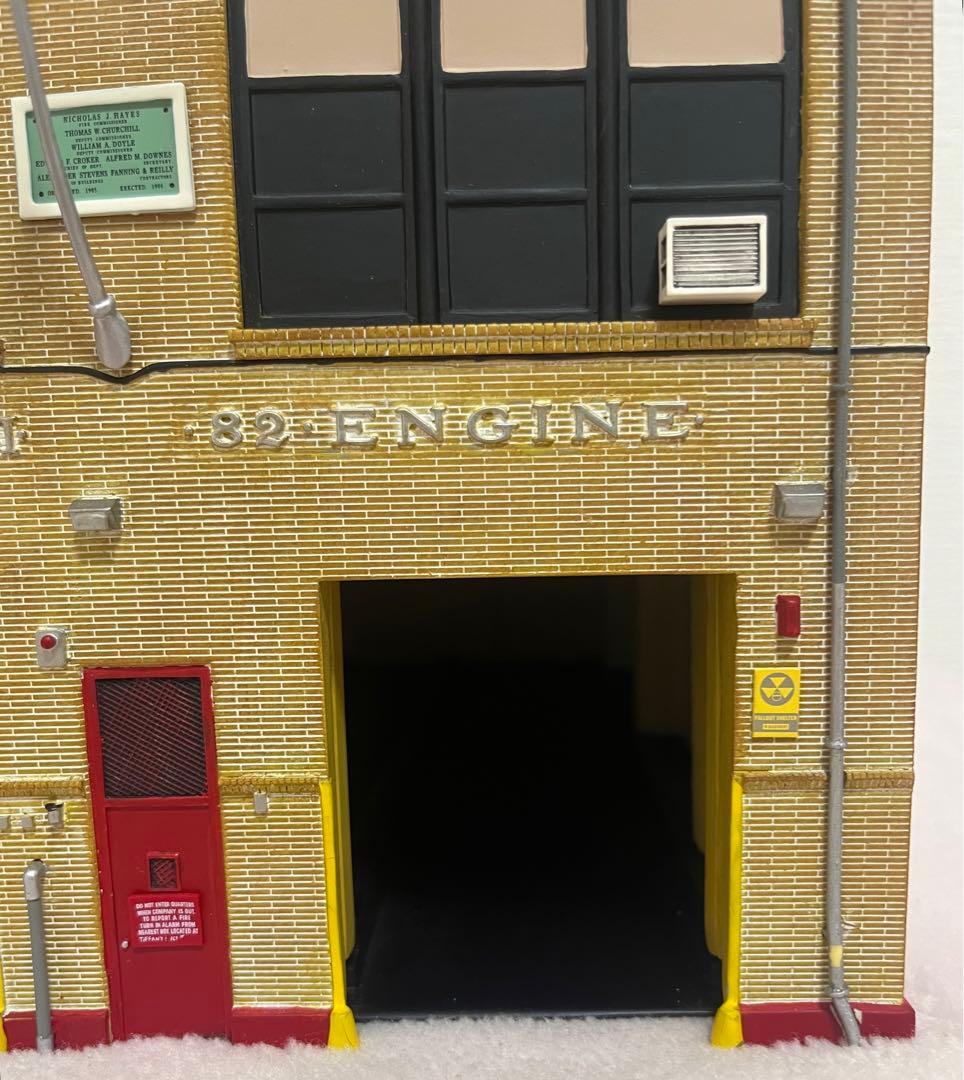 コード3 CODE 3 Firehouse 消防署 ジオラマ　完成品　1/64