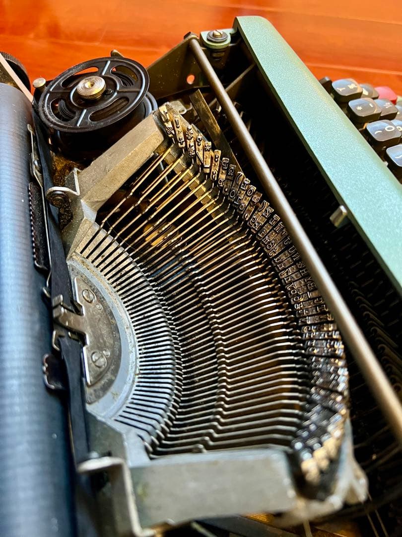 タイプライター / Olivetti Lettera 32