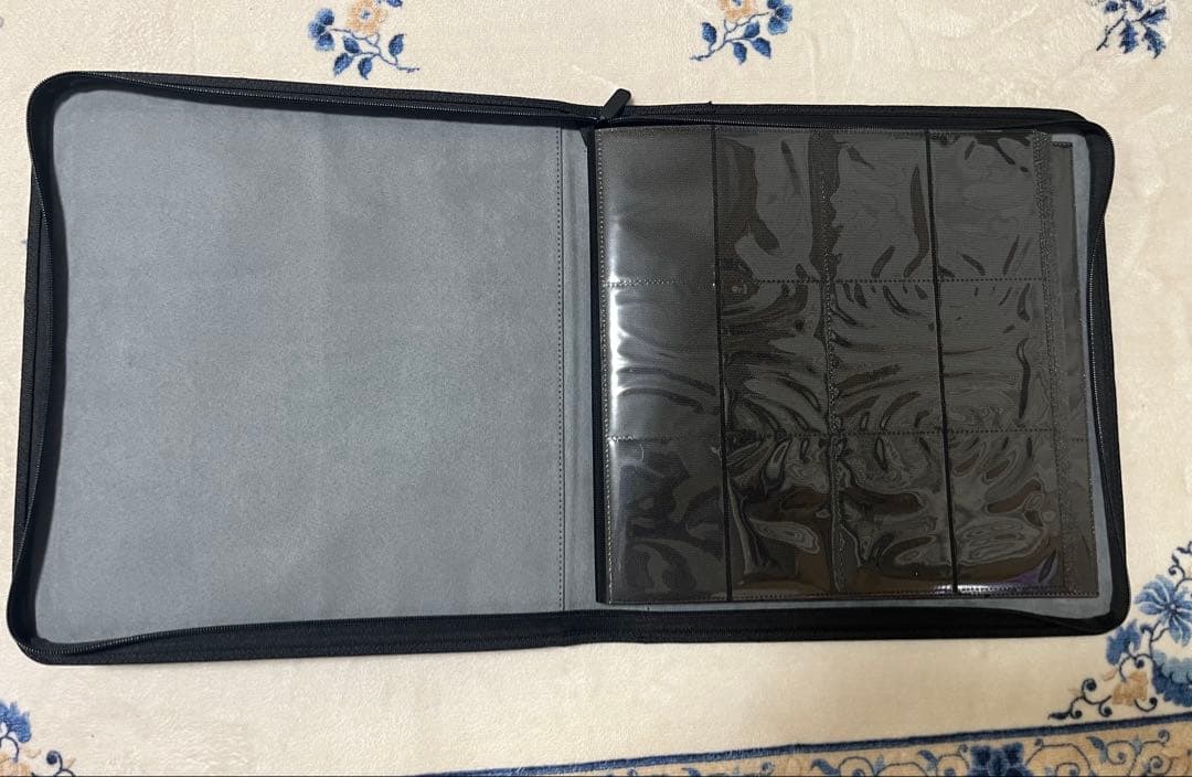 TOYGER アタッシュケース（シルバー） &カードバインダー