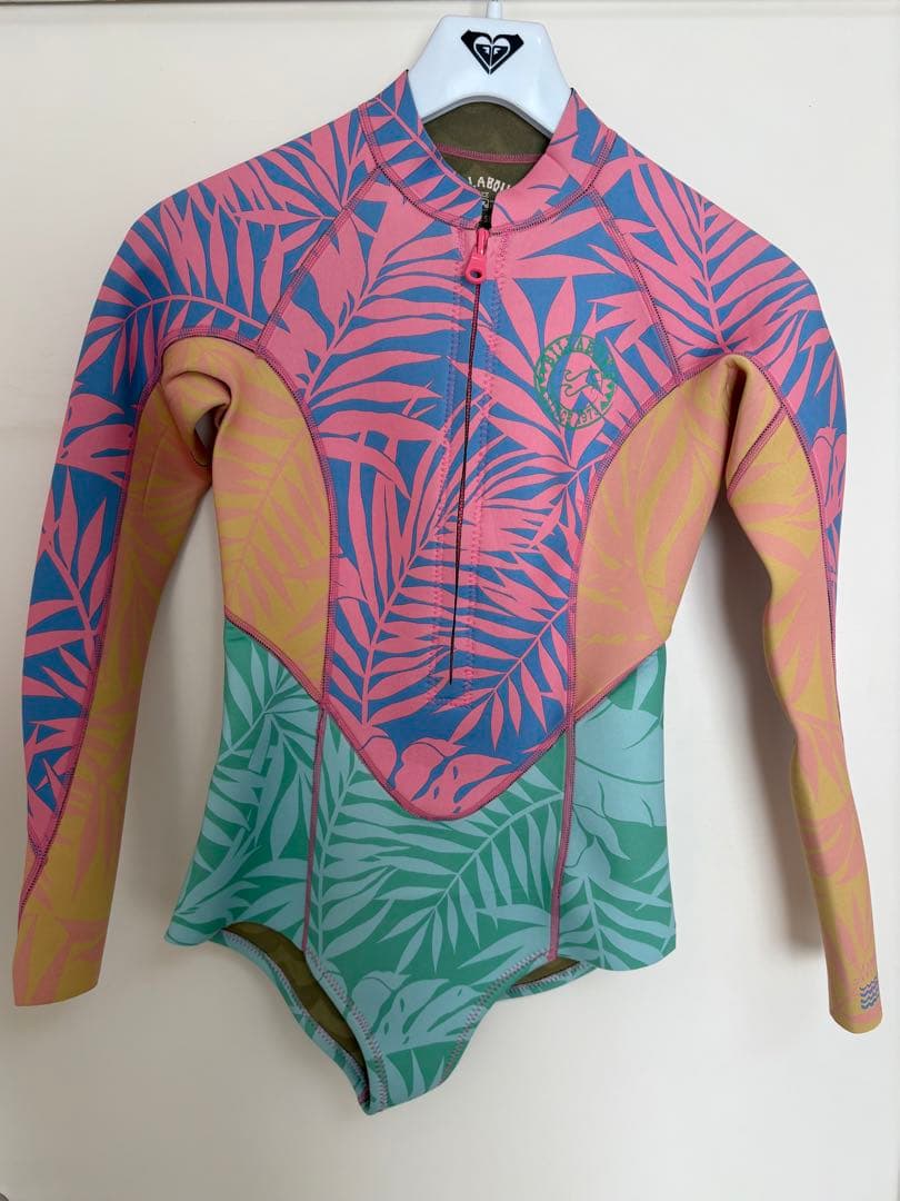 BILLABONG トロピカル柄 ロングスリーブスプリングウェットスーツ
