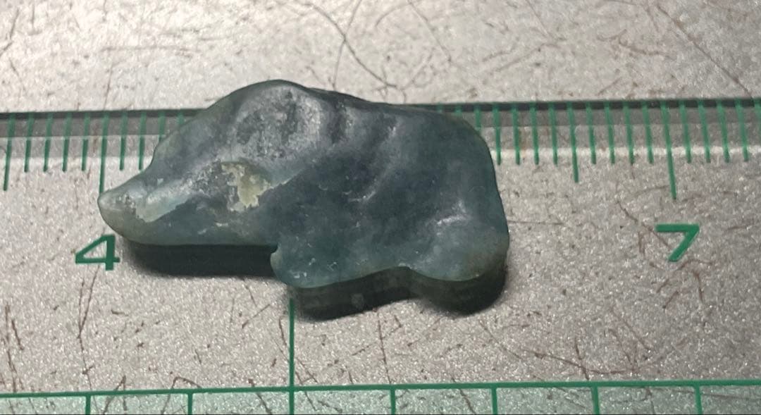 ［茄子紺色］　入りコン沢翡翠1g未満　糸魚川　ヒスイ　ひすい