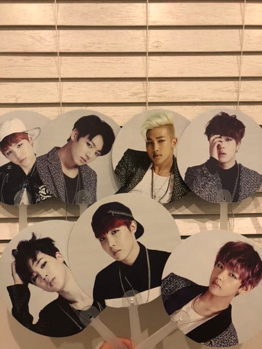 【値下げ】BTS WAKEUP 公式 うちわ