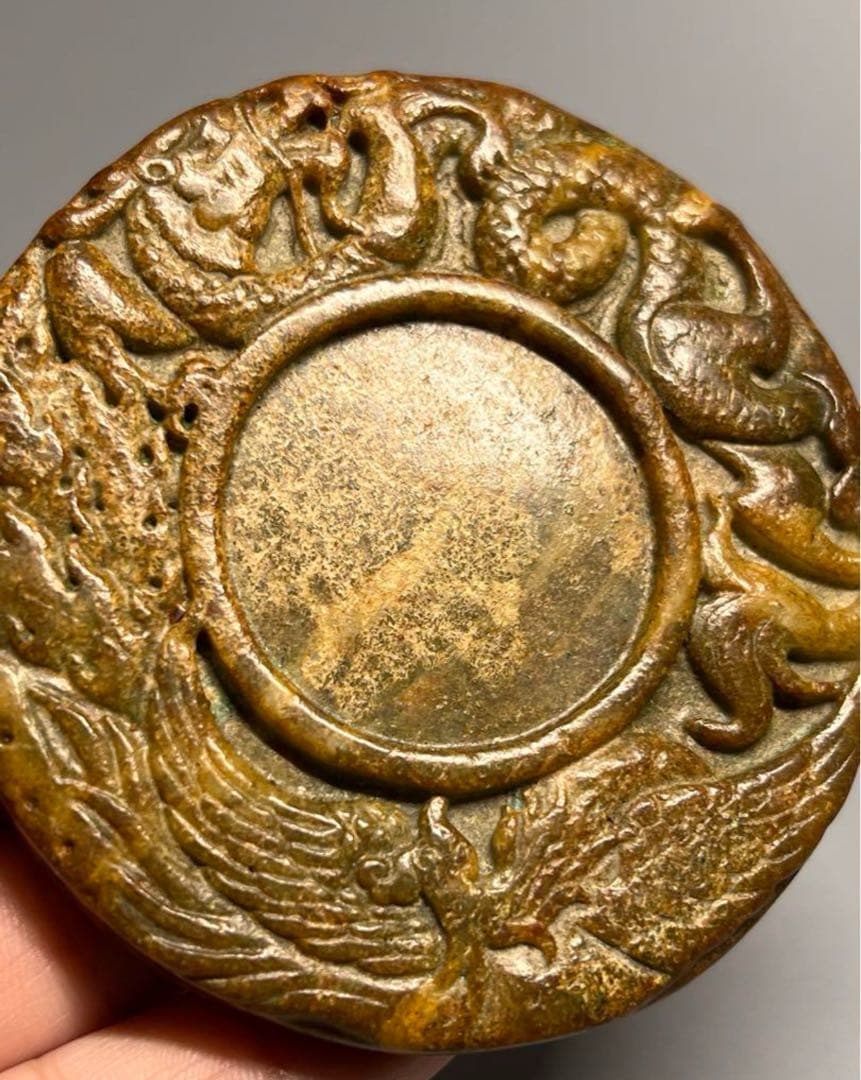 文房逸品古玉浮彫り 四神獣紋 円形 玉硯筆添文鎮