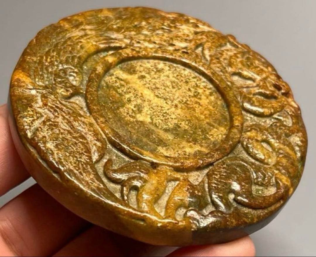 文房逸品古玉浮彫り 四神獣紋 円形 玉硯筆添文鎮