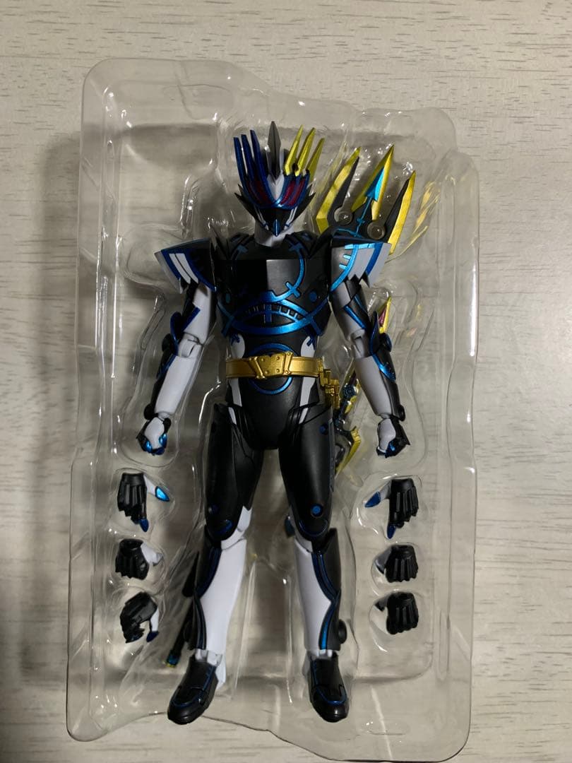 S.H.Figuarts 仮面ライダーデュランダル&サーベラ