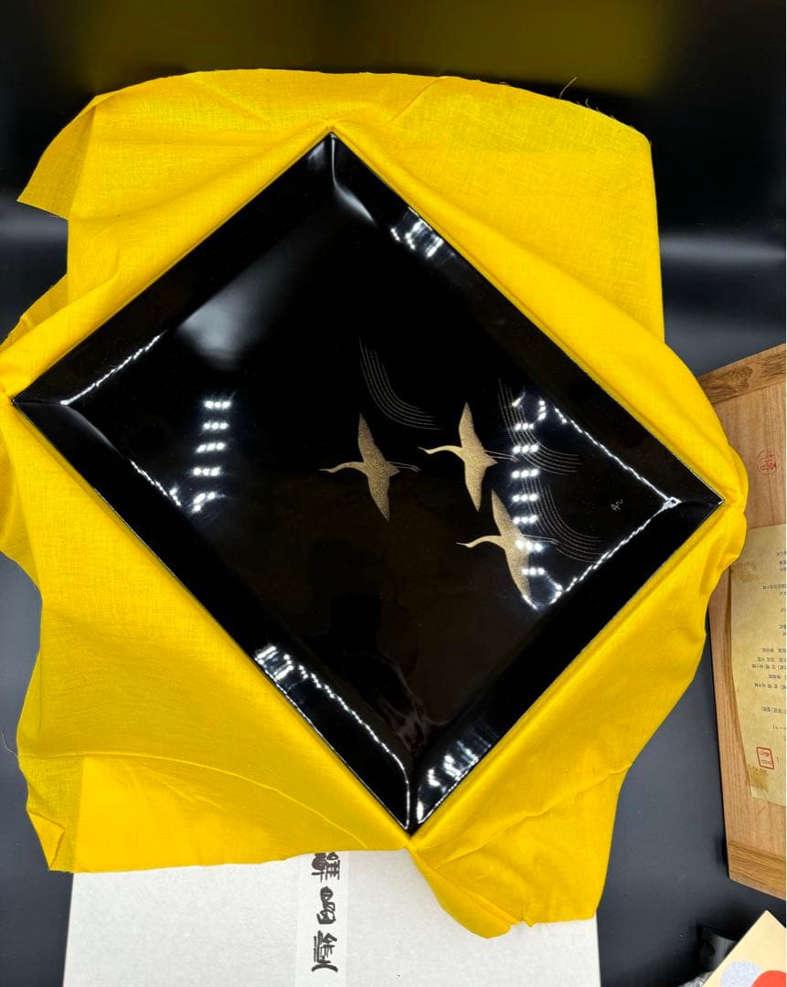 089輪島塗　三谷吾一作　千羽鶴沈金　卓上膳　5枚セット　未使用品　共箱　共布