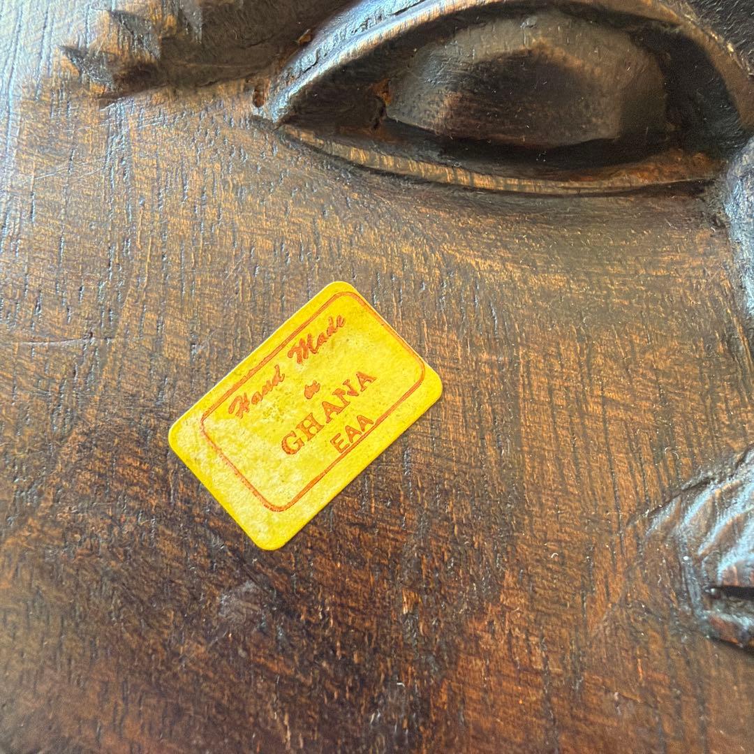 ガーナ　丸顔の太陽月　木製の顔彫刻 アートオブジェ