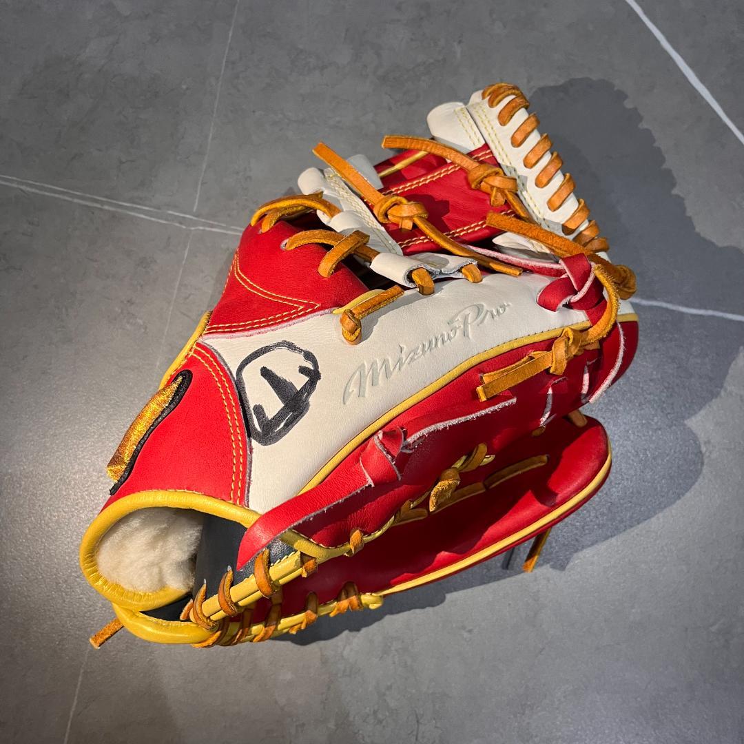 た*ま様 山ちゃん　グローブ　サイン入り【撮影で使用】