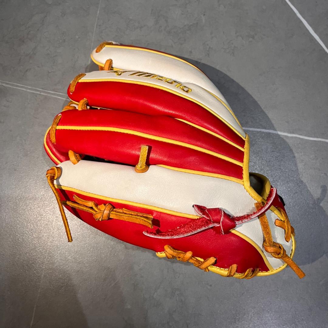 た*ま様 山ちゃん　グローブ　サイン入り【撮影で使用】