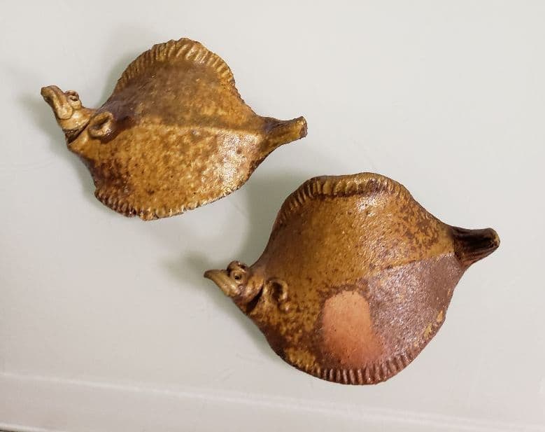 ♦️鮃 ‼️躍動する  鮃 の箸置‼️♦️まるで泳いでいるような作品です‼️