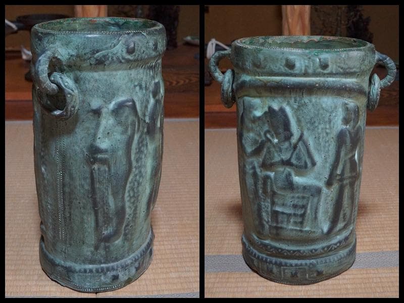 スペイン製 陶器製 細工浮彫『古代エジプト壁画風』大型造形飾り壺 双耳飾り壺