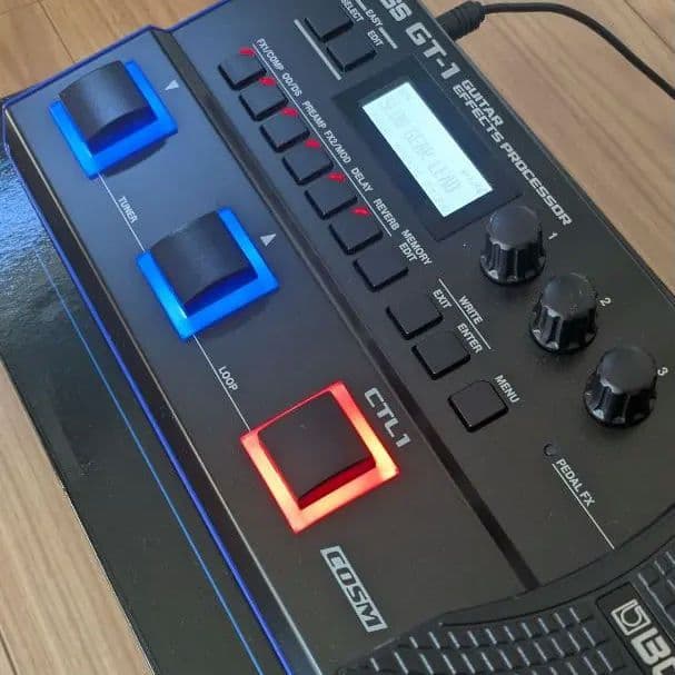 美品 新品同様 BOSS GT-1 マルチエフェクター ギターエフェクター