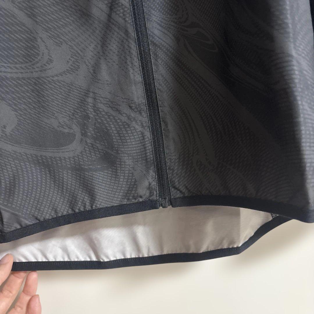 ASICS グレー ウィンドブレーカー フード付き　新品✨