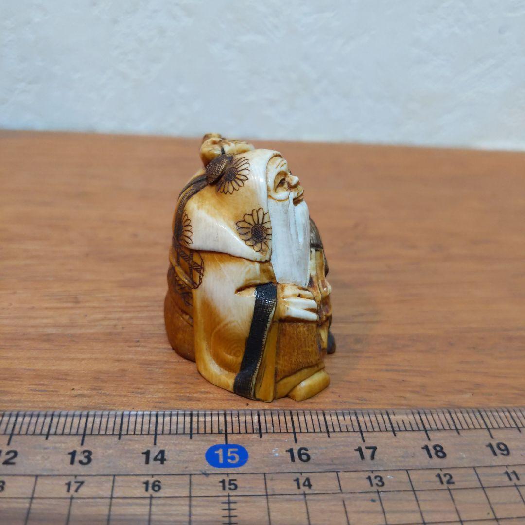 時代提げ物 七福神根付 天然素材 在銘【寿老人】高さ約3.5cm 重さ約30ｇ