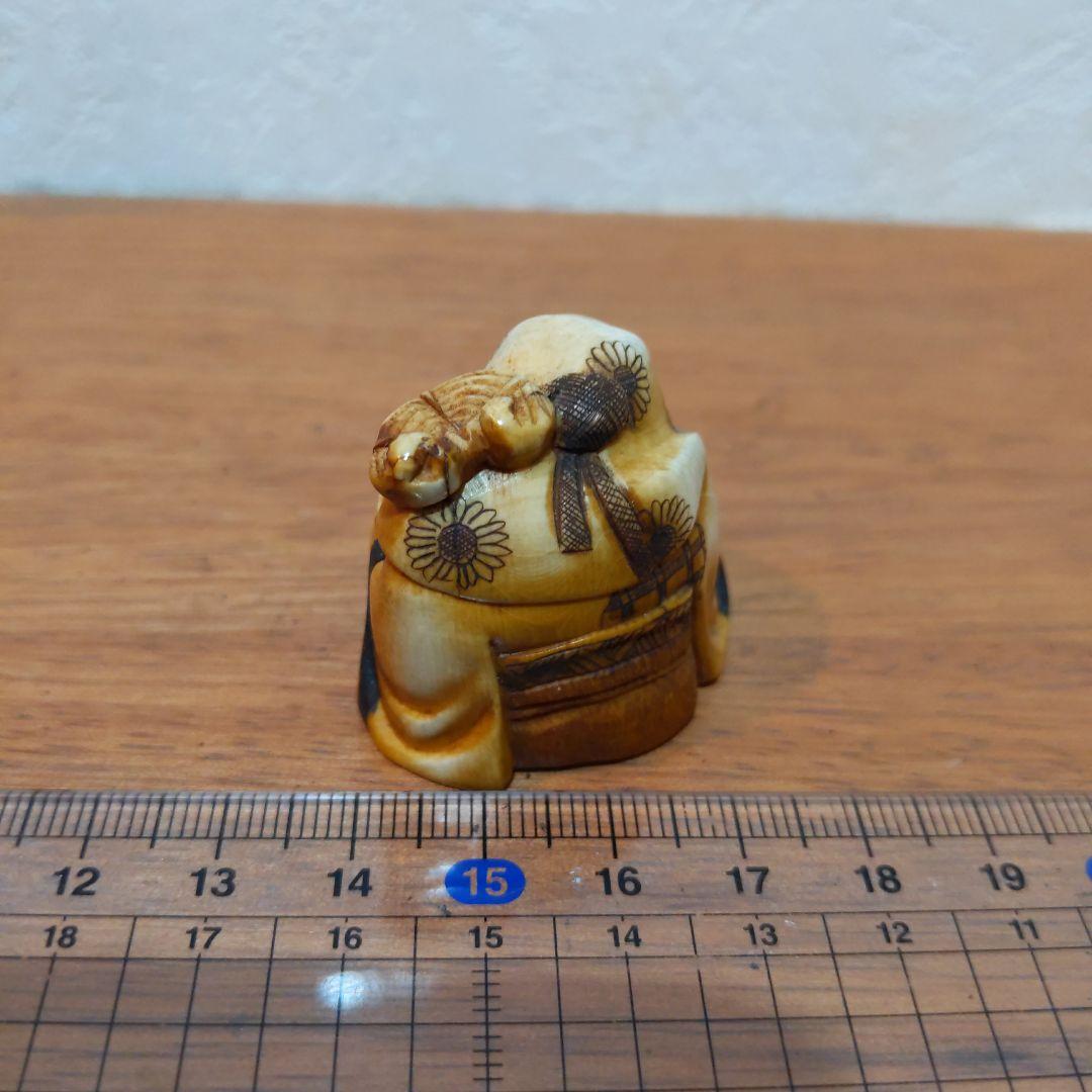 時代提げ物 七福神根付 天然素材 在銘【寿老人】高さ約3.5cm 重さ約30ｇ