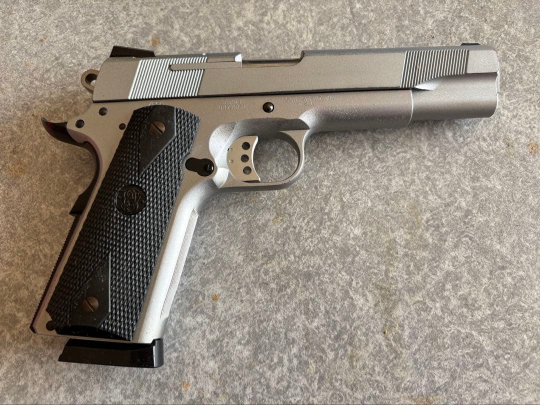 WA製1911コルトガバメント　初期型ガスブローバック、ホルスター、おまけ付き。