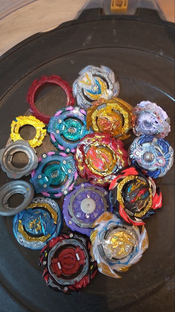 ベイブレードバーストセット 多数のレイヤーと付属品　スタジアム付き