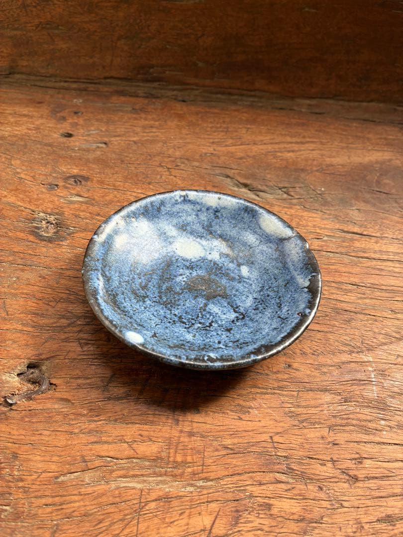 小野哲平作 青色と白色の斑点