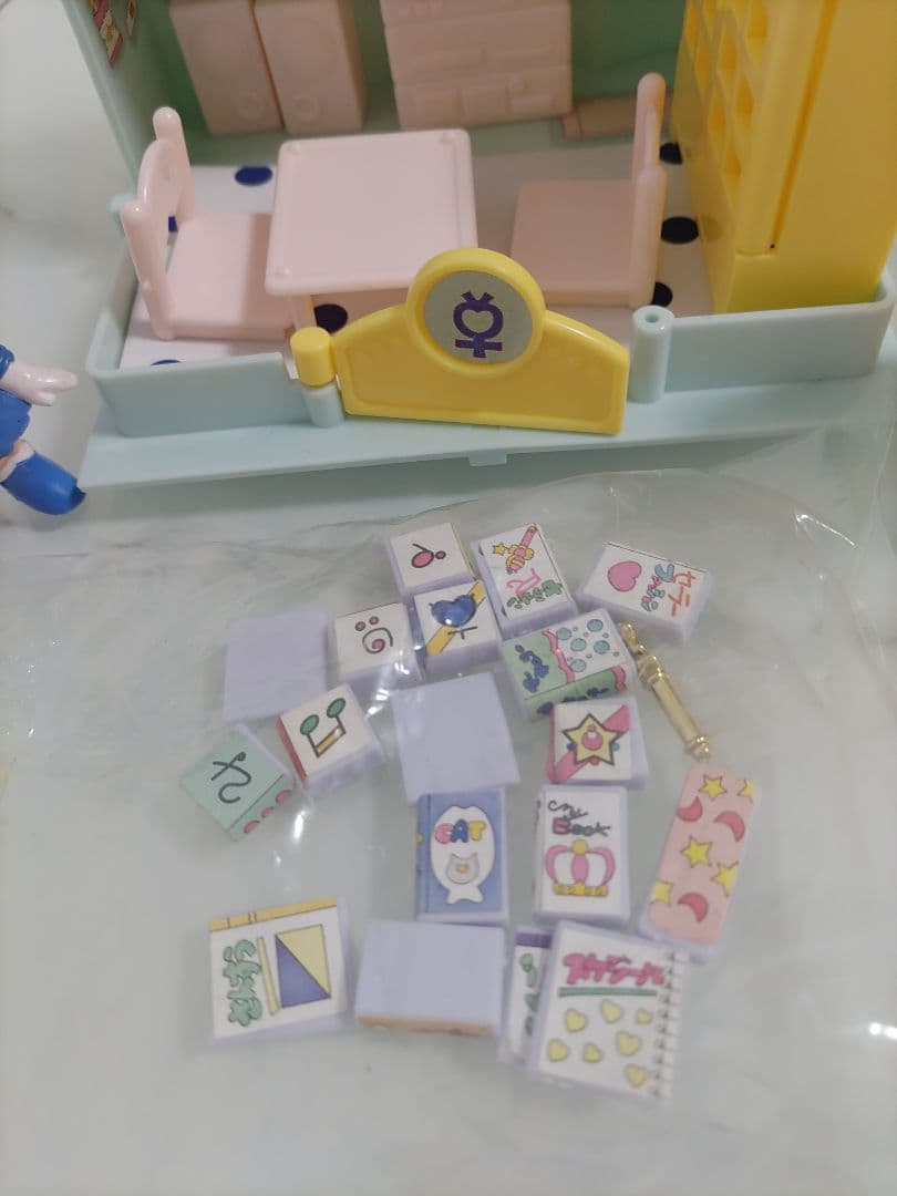 セーラームーン　キューティーパレス　当時　お城　人形　ドールハウス　フィギュア