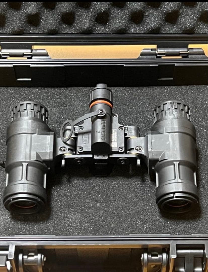 ナイトビジョン　暗視鏡